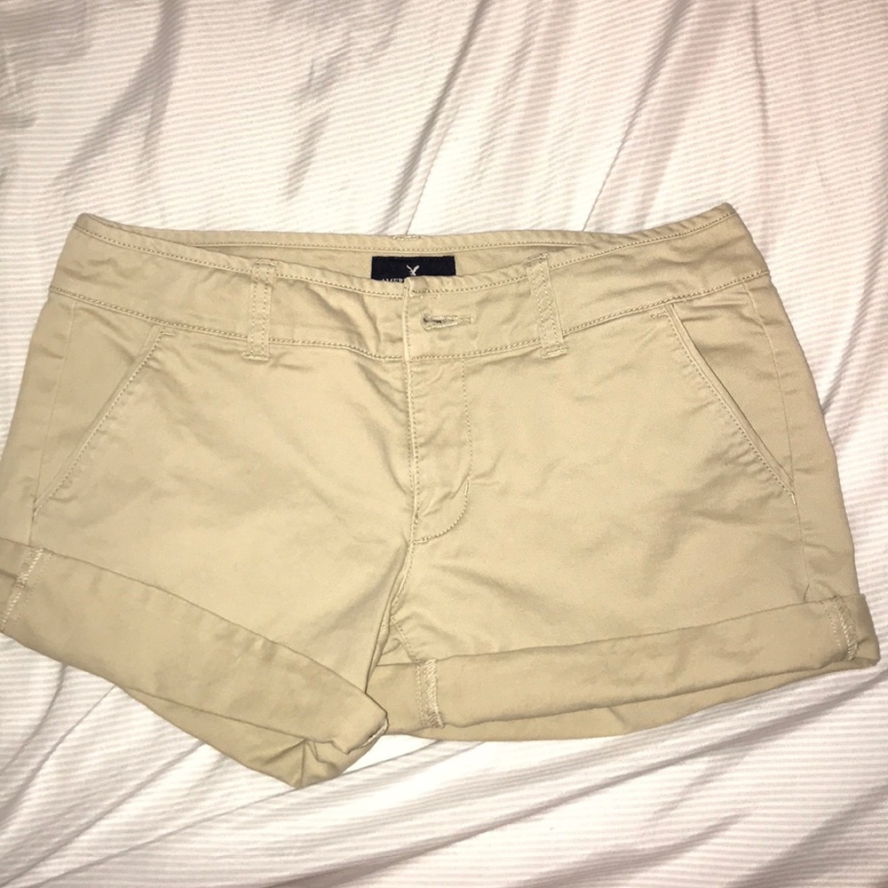 AMERICAN EAGLE KHAKI MIDI STRETCH SHORTS